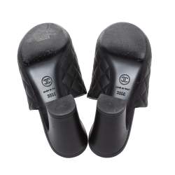 Pre Owned حذاء مولز شانيل كعب أسود تفاصيل سلسلة جلد مبطن أسود مقاس 39.5