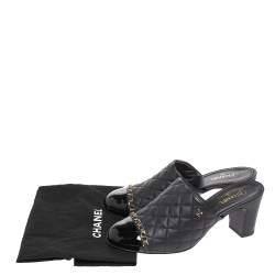 Pre Owned حذاء مولز شانيل كعب أسود تفاصيل سلسلة جلد مبطن أسود مقاس 39.5