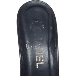 مملوكة مسبقًا صندل شانيل مقدمة مفتوحة و كعب روكي مزين سلسلة سي سي جلد أسود مقاس 39