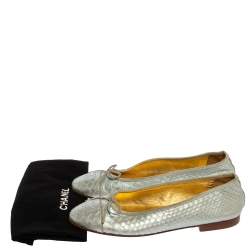 Pre Owned Chanel Silver Python Leather CC Bow Ballet Flats Size 38