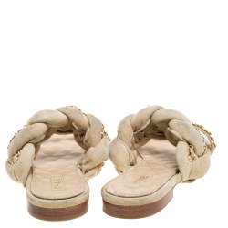 مملوكة مسبقًا صندل فلات شانيل مزخرف سلسلة جلد و سويدي بيج مقاس 39