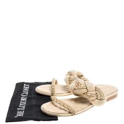 مملوكة مسبقًا صندل فلات شانيل مزخرف سلسلة جلد و سويدي بيج مقاس 39