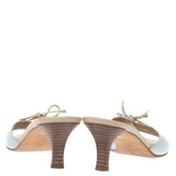 Pre Owned صندل سلايد شانيل جلد أزرق فاتح برباط وفيونكة سي سي مزخرف مقاس 39