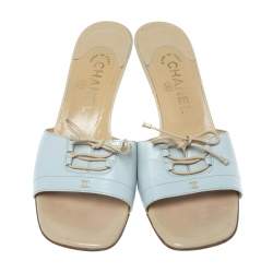 Pre Owned صندل سلايد شانيل جلد أزرق فاتح برباط وفيونكة سي سي مزخرف مقاس 39