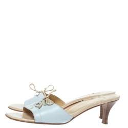 Pre Owned صندل سلايد شانيل جلد أزرق فاتح برباط وفيونكة سي سي مزخرف مقاس 39