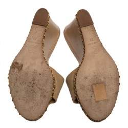 مملوكة مسبقًا Chanel Beige Leather Chain Me Wedge Slide Sandals Size 39