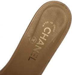 مملوكة مسبقًا Chanel Beige Leather Chain Me Wedge Slide Sandals Size 39