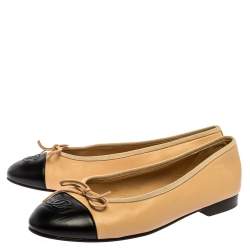 Pre Owned حذاء باليرينا فلات جلد لامع مقدمة سوداء مقاس 38.5