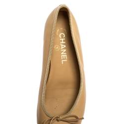 Pre Owned حذاء باليرينا فلات جلد لامع مقدمة سوداء مقاس 38.5