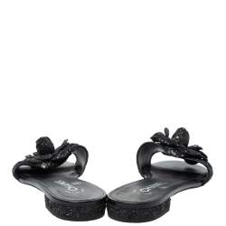 مملوكة مسبقًا صندل سلايد فلات شانيل مزخرف زهرة كاميليا و مزين شعار الماركة سي سي قماش غليتر كوارس أسود مقاس 36