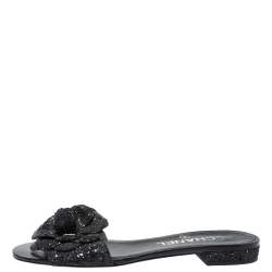 مملوكة مسبقًا صندل سلايد فلات شانيل مزخرف زهرة كاميليا و مزين شعار الماركة سي سي قماش غليتر كوارس أسود مقاس 36