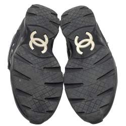 مملوكة مسبقًا Chanel Black Fabric And Leather CC Low Top Sneakers Size 38.5