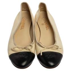 مملوكة مسبقًا Chanel Cream/Black Leather CC Cap Toe Ballet Flats Size 40