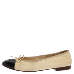 مملوكة مسبقًا Chanel Cream/Black Leather CC Cap Toe Ballet Flats Size 40