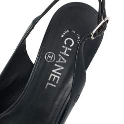 مملوكة مسبقًا Chanel Navy Blue Leather Chain Link Slingback Sandals Size 39