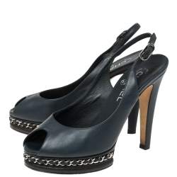 مملوكة مسبقًا Chanel Navy Blue Leather Chain Link Slingback Sandals Size 39
