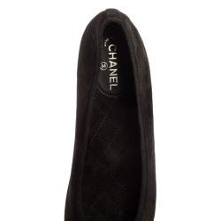 Pre Owned حذاء فلات بالرينا شانيل غطاء مقدمة سي سي 3دي هولوغرام سويدي أبيض/ أسود مقاس 38.5