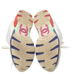 مملوكة مسبقًا حذاء رياضي شانيل رباط علوي مزين شعار الماركة سي سي شبك و جلد أبيض مقاس 37