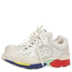 مملوكة مسبقًا حذاء رياضي شانيل رباط علوي مزين شعار الماركة سي سي شبك و جلد أبيض مقاس 37