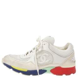 مملوكة مسبقًا حذاء رياضي شانيل رباط علوي مزين شعار الماركة سي سي شبك و جلد أبيض مقاس 37