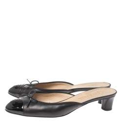 Pre Owned Chanel Black Leather CC Cap Toe Bow Mules Size 40.5