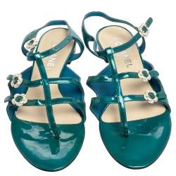 مملوكة مسبقًا صندل شانيل سير حرف تي جلد لامع أخضر مقاس 39.5