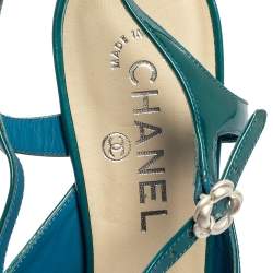 مملوكة مسبقًا صندل شانيل سير حرف تي جلد لامع أخضر مقاس 39.5