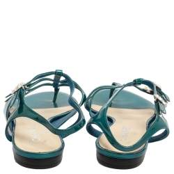 مملوكة مسبقًا صندل شانيل سير حرف تي جلد لامع أخضر مقاس 39.5