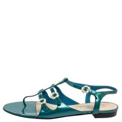 مملوكة مسبقًا صندل شانيل سير حرف تي جلد لامع أخضر مقاس 39.5