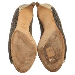 مملوكة مسبقًا Chanel Two Tone Textured Leather Open Toe CC Pumps Size 40.5 