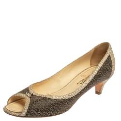 مملوكة مسبقًا Chanel Two Tone Textured Leather Open Toe CC Pumps Size 40.5 