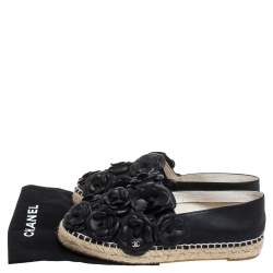 مملوكة مسبقًا حذاء إسبادريل شانيل كامليا سي سي جلد أسود مقاس 37