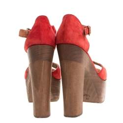 مملوكة مسبقًا Chanel Red Suede and Wood Platform Sandals Size 38