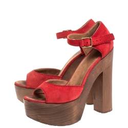 مملوكة مسبقًا Chanel Red Suede and Wood Platform Sandals Size 38