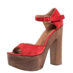 مملوكة مسبقًا Chanel Red Suede and Wood Platform Sandals Size 38