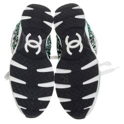 Pre Owned حذاء رياضي شانيل منخفض من أعلى مزين سي سي تويد و جلد و ترتر أخضر و أبيض مقاس 40