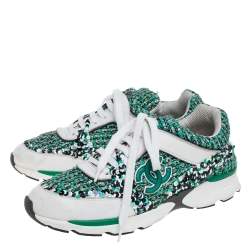 Pre Owned حذاء رياضي شانيل منخفض من أعلى مزين سي سي تويد و جلد و ترتر أخضر و أبيض مقاس 40