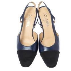 مملوكة مسبقًا Chanel Blue Leather And Black Canvas CC Cap Toe Slingback Sandals Size 39