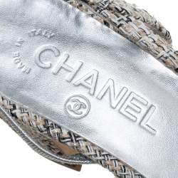 مملوكة مسبقًا Chanel Silver Leather And Tweed Fabric CC Block Heel Slingback Sandals Size 39.5