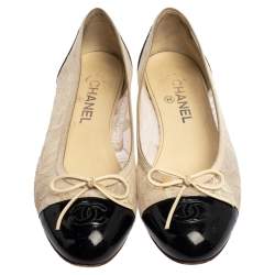 مملوكة مسبقًا Chanel White/Black Lace and Patent Leather Bow Ballet Flats Size 39.5