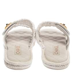 مملوكة مسبقًا Chanel White Pleated Fabric CC Turnlock Triple Strap Slide Flats Size 39