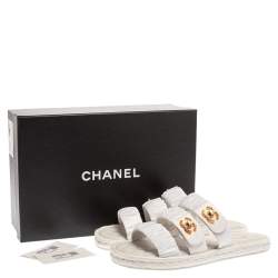 مملوكة مسب قًا Chanel White Pleated Fabric CC Turnlock Triple Strap Slide Flats Size 39