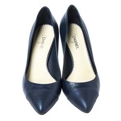 Pre Owned Chanel Blue Leather CC Cap Toe Pumps Size 39