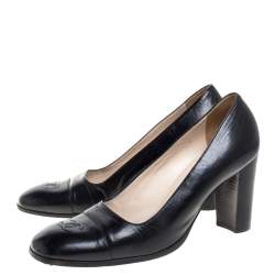 Pre Owned Chanel Black Leather CC Pumps Size 40