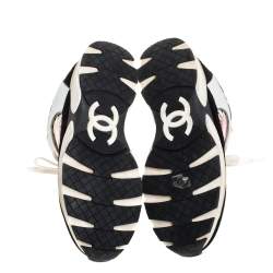 Pre Owned حذاء رياضي شانيل منخفض من أعلى سي سي جلد وبي في سي مطبوع متعدد الألوان مقاس 36.5