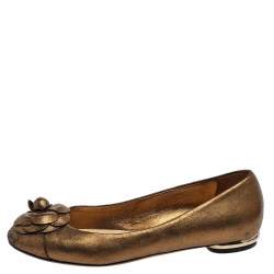 Pre Owned حذاء فلات باليه شانيل كاميليا جلد منقوش ذهبي مقاس 38
