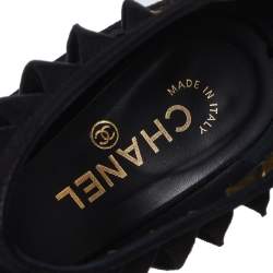 Pre Owned صندل شانيل كعب روكي سير جلد سويدي ذهبي/ أسود مقاس 37.5