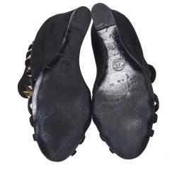 Pre Owned صندل شانيل كعب روكي سير جلد سويدي ذهبي/ أسود مقاس 37.5