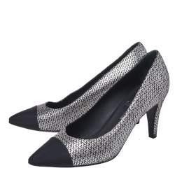 مملوكة مسبقًا Chanel Metallic Black/Silver Suede And Canvas Pointed Cap Toe Pumps Size 38.5