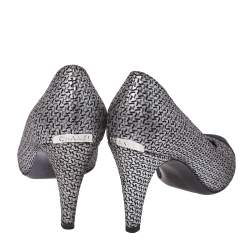 مملوكة مسبقًا Chanel Metallic Black/Silver Suede And Canvas Pointed Cap Toe Pumps Size 38.5